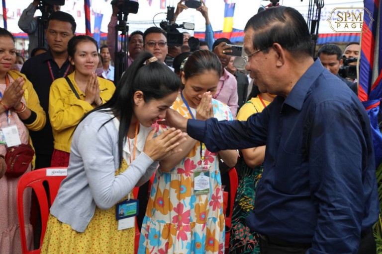 សម្តេច​តេជោ ហ៊ុន សែន អញ្ជើញ​ចុះ​ជួប​បងប្អូន​កម្មករ កម្មការិនី ជិត​២​ម៉ឺន​នាក់​ជា​បន្ត​ទៀត នៅ​ខណ្ឌ​ពោធិ៍​សែន​ជ័យ រាជធានី​ភ្នំពេញ